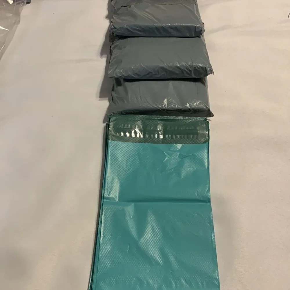 400 piece poly mailer/shipping bags.  NWT & only open for photos